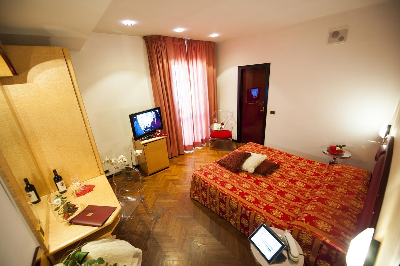 Hotel Regent - In Pieno Centro San Benedetto del Tronto Exterior foto
