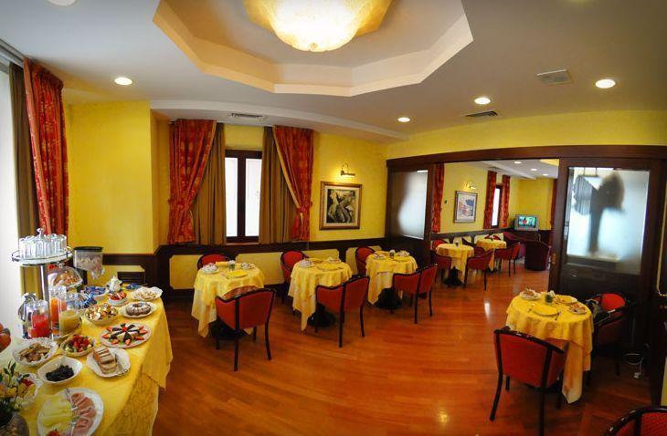 Hotel Regent - In Pieno Centro San Benedetto del Tronto Exterior foto