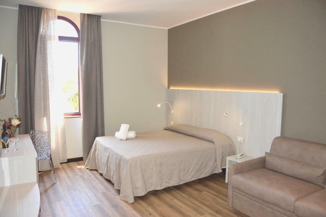 Hotel Regent - In Pieno Centro San Benedetto del Tronto Exterior foto